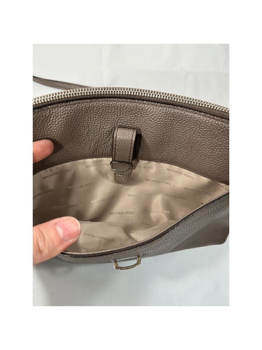 Michael Kors Mercer Large Snap Pocket Crossbody taupe - Picture 7 of 16